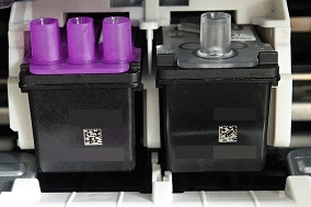 왼쪽에 컬러잉크, 오른쪽에 검정잉크 이미지