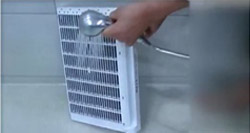 pm2.5필터에 물을 뿌리는 이미지