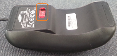 유선 마우스 밑 바닥의 센서 램프등에 붉은색 램프가 꺼져 있다면 USB 케이블을 제거 후 다시 연결을 하여 유선 마우스 동작 상태를 확인합니다