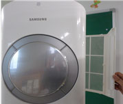 실내기 오른쪽 옆면 필터 꺼냄