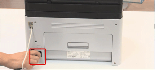 제품 뒷면에 전원코드 연결하는 화면