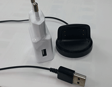 휴대폰 여행용 충전 젠더에 기어 핏2 충전기를 연결 후 사용 가능