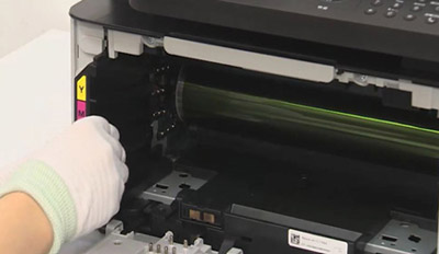 폐토너통 옆면에 센서가 있는 위치 화면