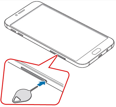 트레이 분리 핀으로 트레이 홈을 누르는 화면