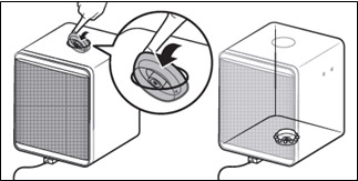 분리된 상단 공기청정기에 전원 어댑터를 연결하는 이미지