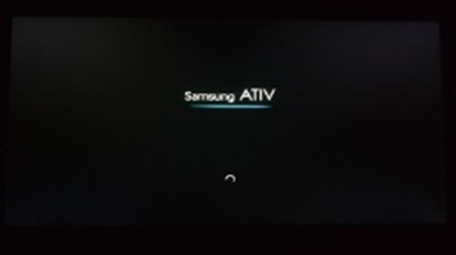 재부팅 되는 화면 재부팅 되는 화면