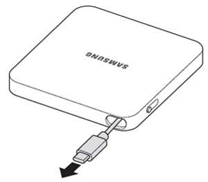 케이블을 완전히 잡아당겨 빼내는 예시 화면