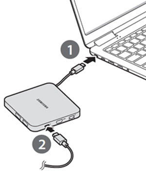 노트북에 멀티 어댑터의 usb 케이블을 연결하고 전원 연결잭을 연결하는 예시 화면