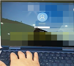 윈도우10 로그인 화면으로 계정이름으로 암호까지 입력하여 정상 로그인 하는 예시 화면