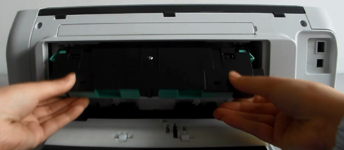 녹색탭 누른 후 덮개 분리하는 화면