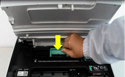 덮개 핸들을 장착하는 화면