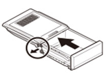 2) 서랍 위쪽의 커버를 멈출 때까지 뒤로 밀어서 연 다음, 롤러가 있는 부분을 좌우로 살짝 당긴 상태에서 뒤로 밀어 커버를 분리하세요.