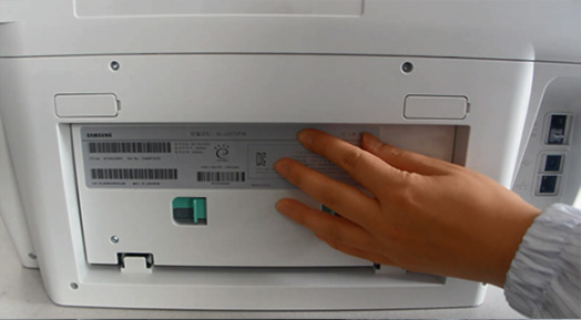 뒷면 덮개를 닫아주는 화면