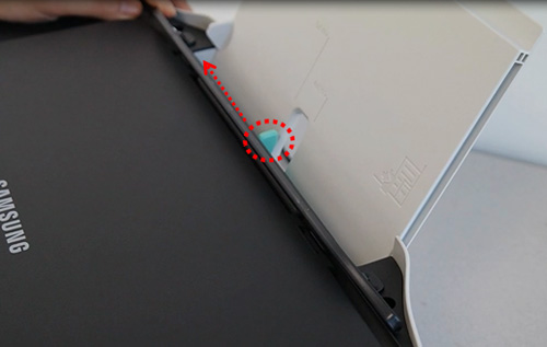 SL-J166x 시리즈 용지함 가이드 조절 위해 제품에서 용지 너비 가이드를 왼쪽 끝으로 이동시켜 주세요