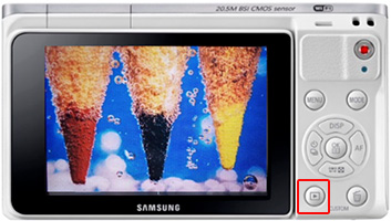 카메라에서 재생버튼 (화살표 우측 그림)을 누르세요.