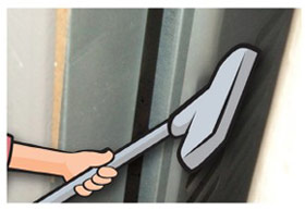 냉장고 뒷면 옆면 아랫면을 진공청소기로 청소해주세요.