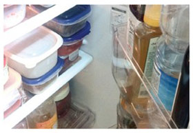 음식물이 가득 저장되어 있으면 냉장고 문이 제대로 닫히지 않을 수 있으므로 잘 정리해 주십시오