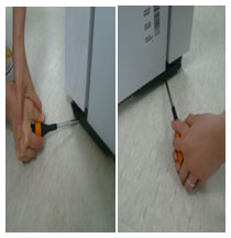 냉장고 하단의 Leg를 조정하는 표현 냉장고 하단의 Leg를 조정하는 표현