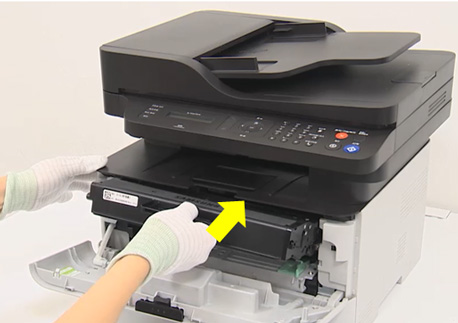 7. 새 토너 카트리지를 제품에 장착해 주세요.