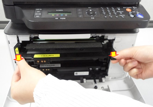 Y(노랑색) 토너 카트리지부터 꺼내는 화면