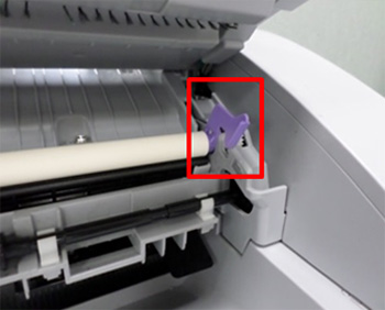 보라색 손잡이 확대한 화면