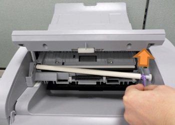 롤러를 들어올려 빼내는 화면