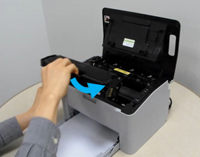 토너 카트리지를 넣는 화면