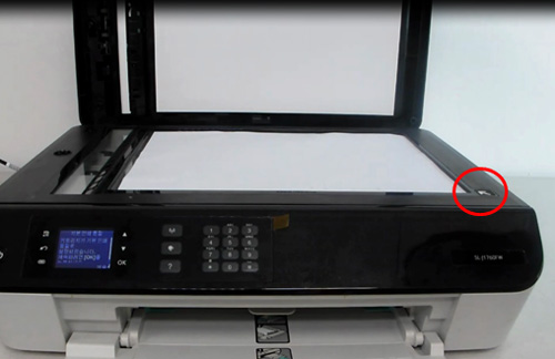 용지모서리를 맞추고 스캐너유리를 향하도록 넣는 화면