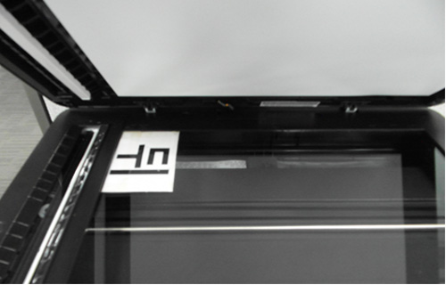 삼성 프린터 SL-C145x 신분증 복사 5 상단 덮개를 열어 유리면위에 신분증 앞면 올린 화면