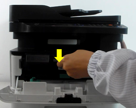 다쓴 기존 카트리지 꺼내는 하면