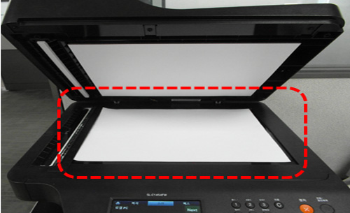 ② 스캔 유리면 위에 용지를 올려놓은 예시 화면