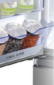 삼성 김치냉장고 스탠드형 메탈 그라운드 지펠아삭 17 다용도 보관된 식재료 이미지