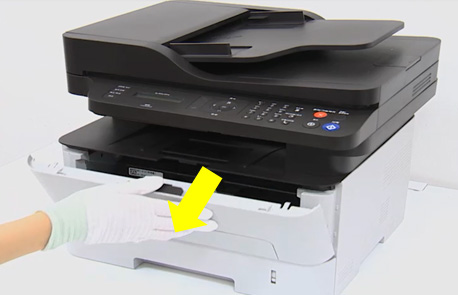 1. 열림 버튼을 눌러 앞커버를 열어 주세요.