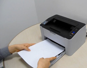 정렬한 용지를 용지함에 다시 넣는 화면