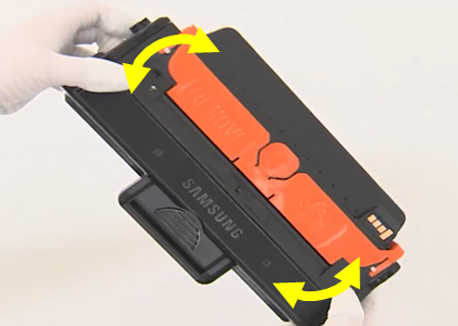 4. 새 토너가 고루섞이도록 양쪽으로 5~6회 정도 흔들어 주세요.