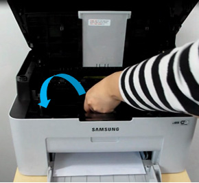 토너 카트리지 꺼내는 화면