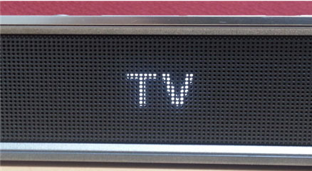 TV 표시 사운드 바 화면에 TV가 표시된 이미지