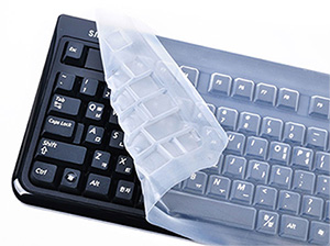 키보드에 키보드 커버가 씌여진 화면