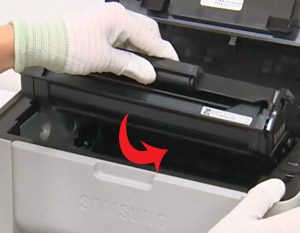 토너카트리지 있던 자리로 장착하는 화면