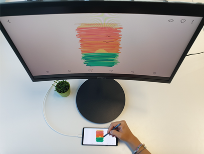 글씨를 쓰거나 그림을 그리기 시작하면 연결된 화면에 동일하게 나타납니다