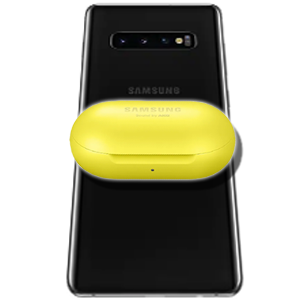 갤럭시S10의 무선 배터리 공유 기능으로 갤럭시 버즈 충전하는 화면